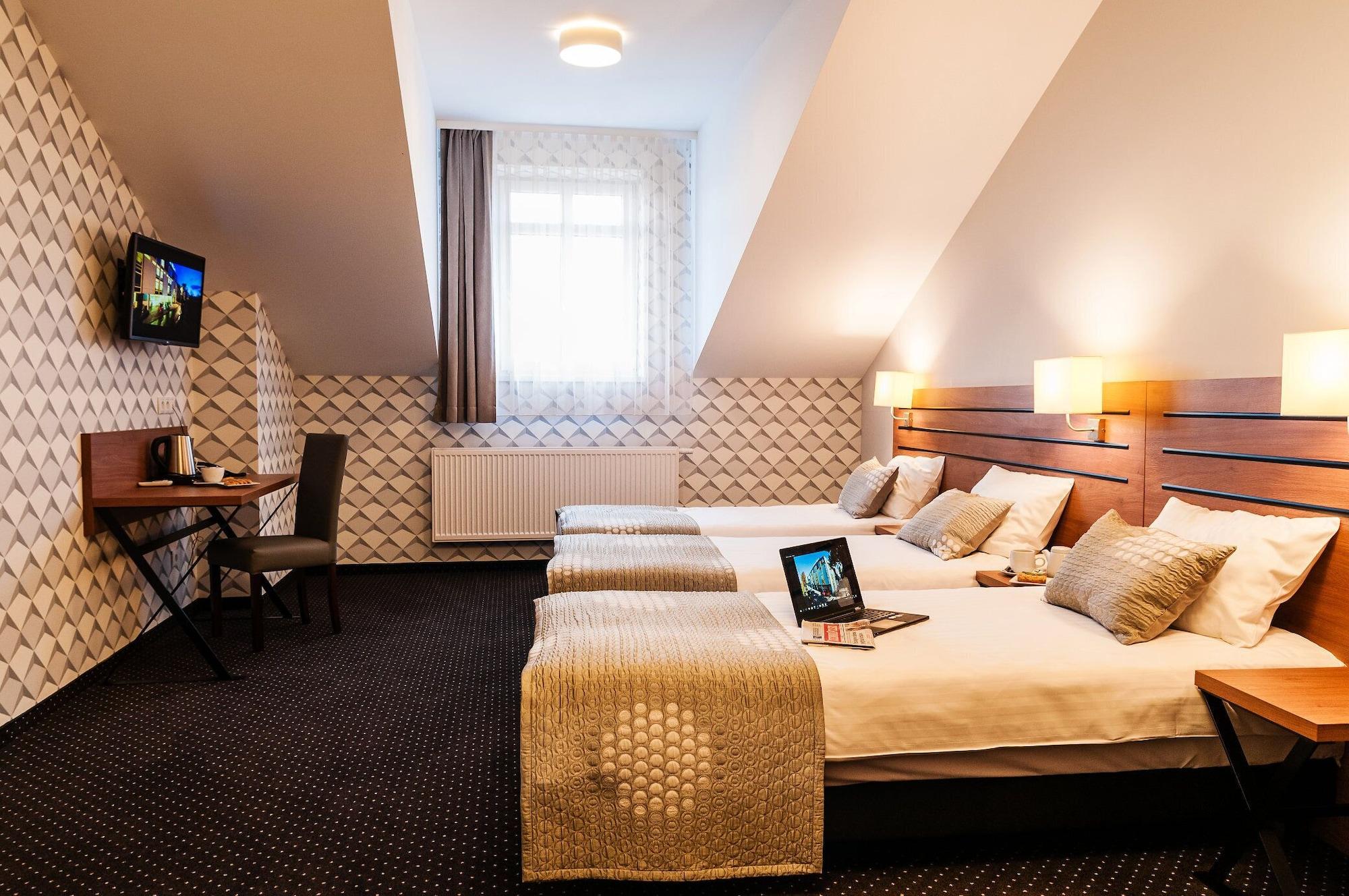 Hotel Wilga Krasków Exterior foto